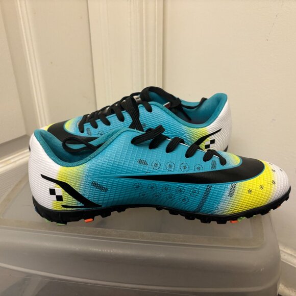 Nike Women's Indoor Soccer Shoes - Picture 2 of 4